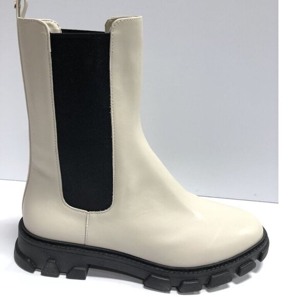Michael Kors Women’s Ridley, White Chelsea Boots, Size 9.5M - Picture 1 of 6